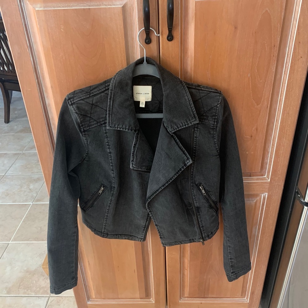 Black jean faded zip up jacket Size L